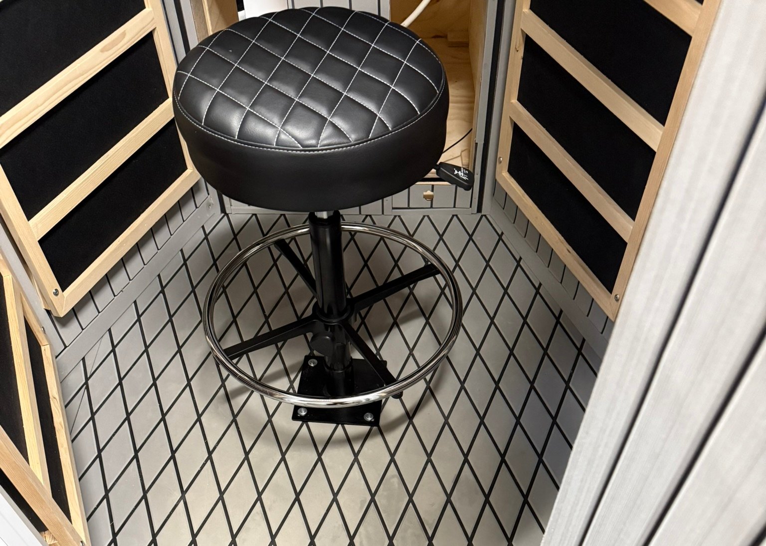 Overhead view of HEX unit interior with air deflectors